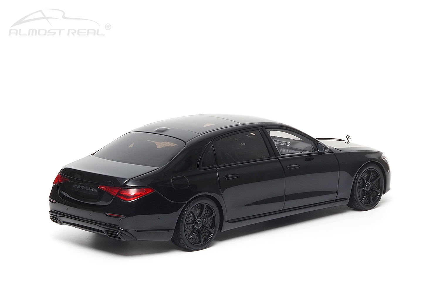 Almost Real 1:18 Mercedes-Maybach S-Class Night Series