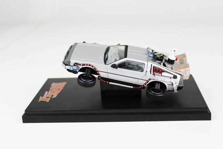 [Preorder] Zincit Model 1:43 Back to the Future Flying DeLorean (2 Versions)