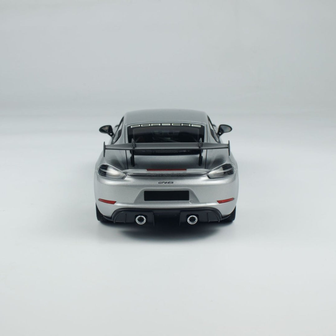 Minichamps 1:18 Caymen 718 Caymen GT4 RS Weissach Package