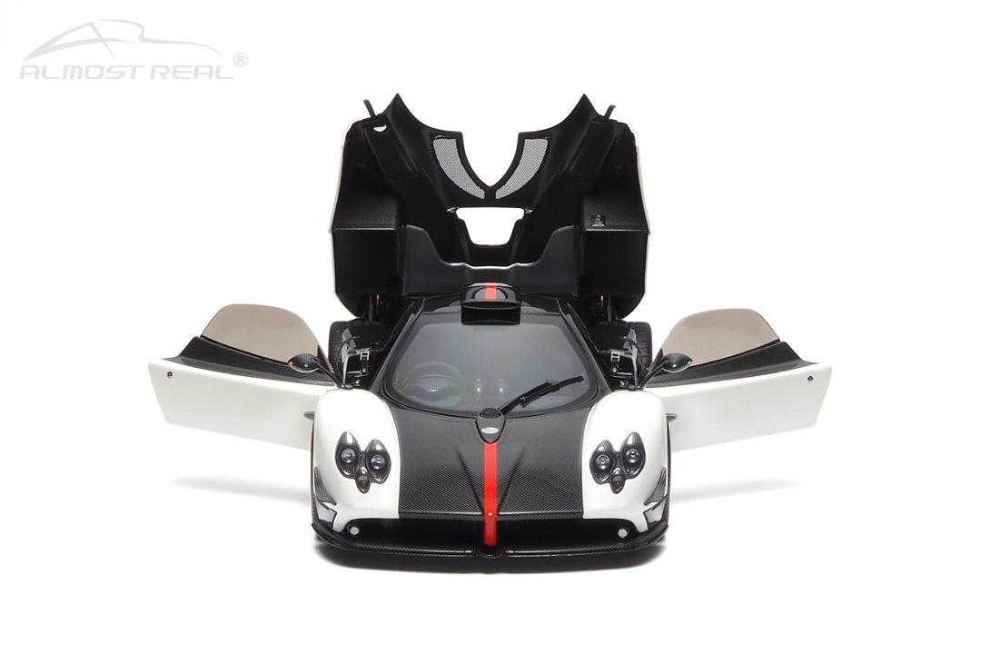 Pagani Zonda Cinque 1/18 Peako. Modèle réduit de collection en résine Pagani Zonda Cinque 1/18 Peako. Modèle réduit de collection en résine