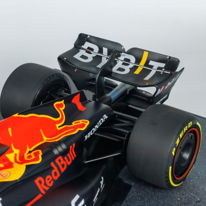 MINICHAMPS 1:12 RED BULL RACING HONDA RB19 - MAX VERSTAPPEN - 2ND PLACE QATAR SPRINT RACE - WORLD CHAMPION 2023