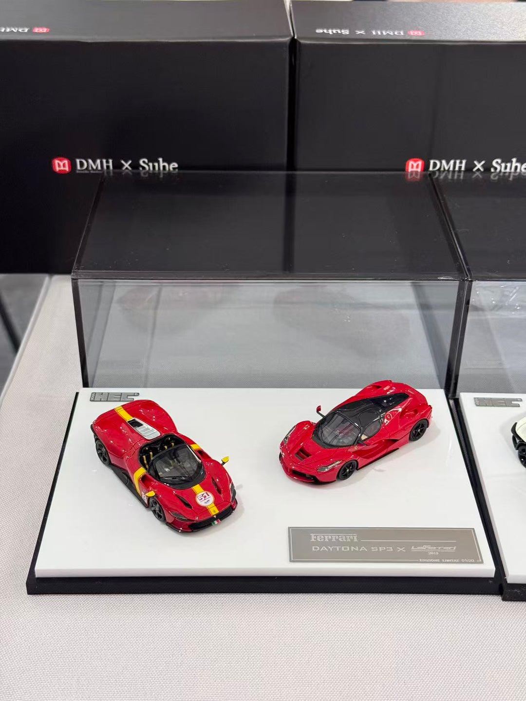 [Preorder] DMH x Suhe 1:64 Ferrari SP3 and Lamborghini LP720 2 Car Set HEC Limited Edition (5 Versions)
