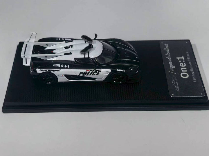 [Preorder] Model Collect 1:64 koenigsegg one 1 Black/White Police Livery MC640028A