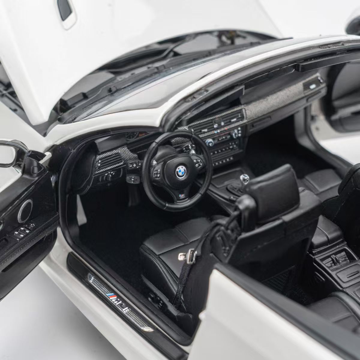 Preorder] Kyosho 1:18 BMW M3 CONVERTIBLE(E93M) ALPINE WHITE