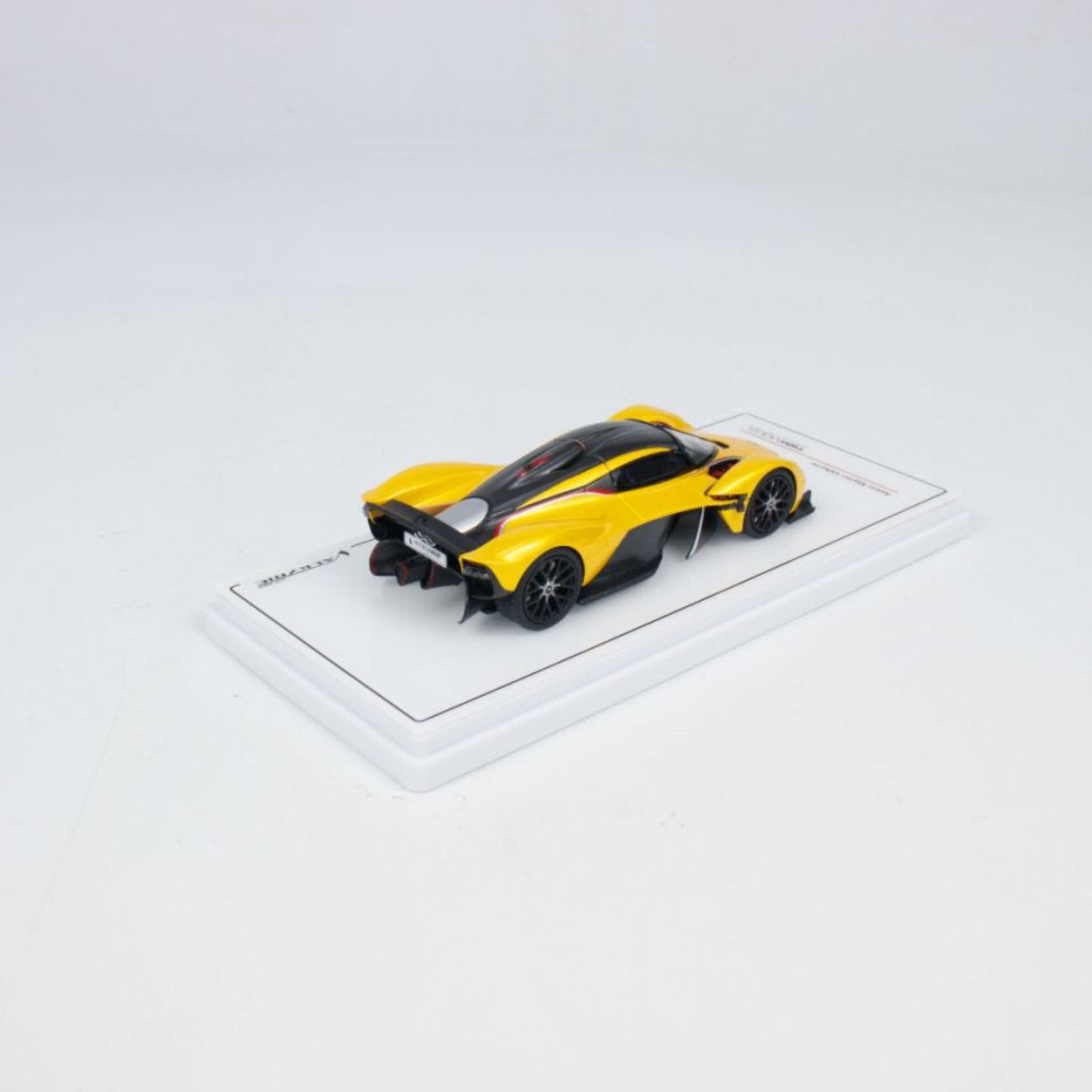 TSM 1:43 Aston Martin Valkyrie Sunburst Yellow TSM430773 – Horizon
