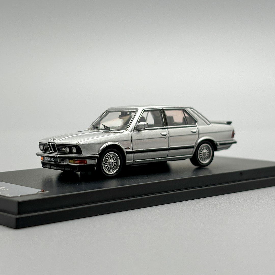 [Preorder] King Model 1:64 BMW M5 E28 (3 Colours)