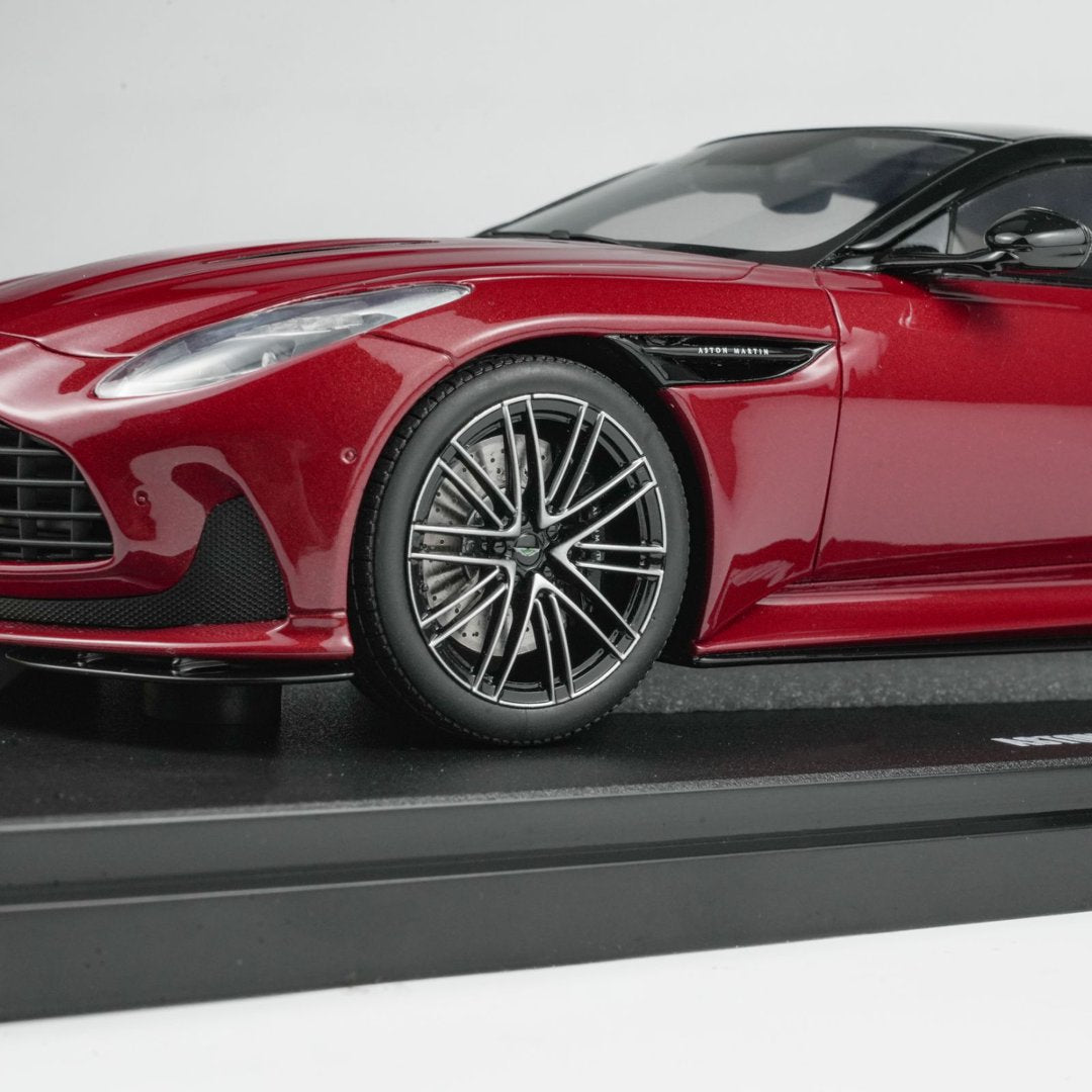 GT Spirit 1:18 ASTON MARTIN DB12 HYPER RED 2023 GT936