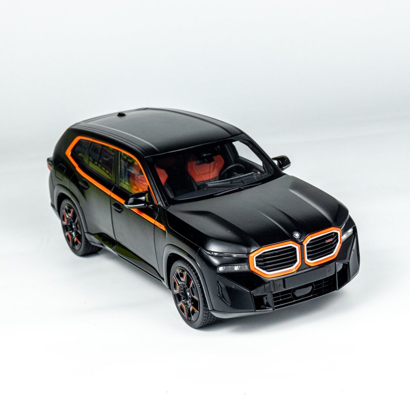 MINICHAMPS 1:18 BMW XM - 2023 - BLACK METALLIC 110023301