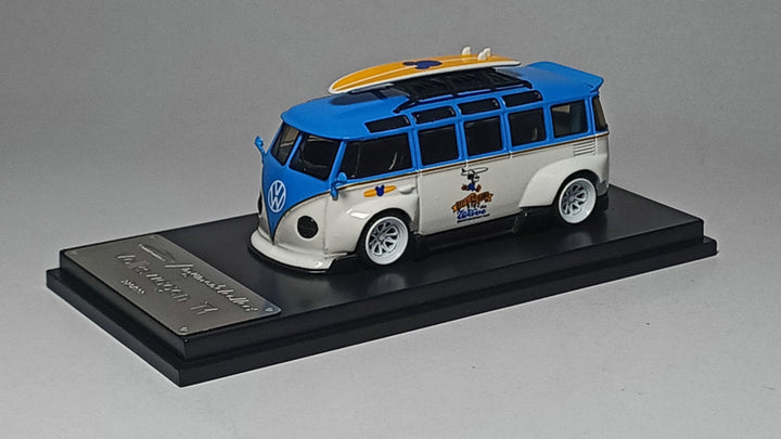 Model Collect 1:64 Volkswagen T1 Van Blue/White