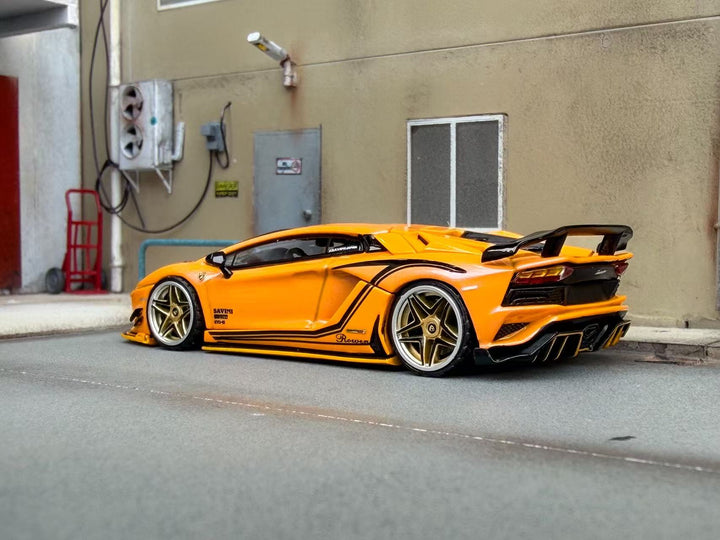 [Preorder] Rotating Wheel 1:64 Rowen Lamborghini Aventador S - Iridescent Yellow