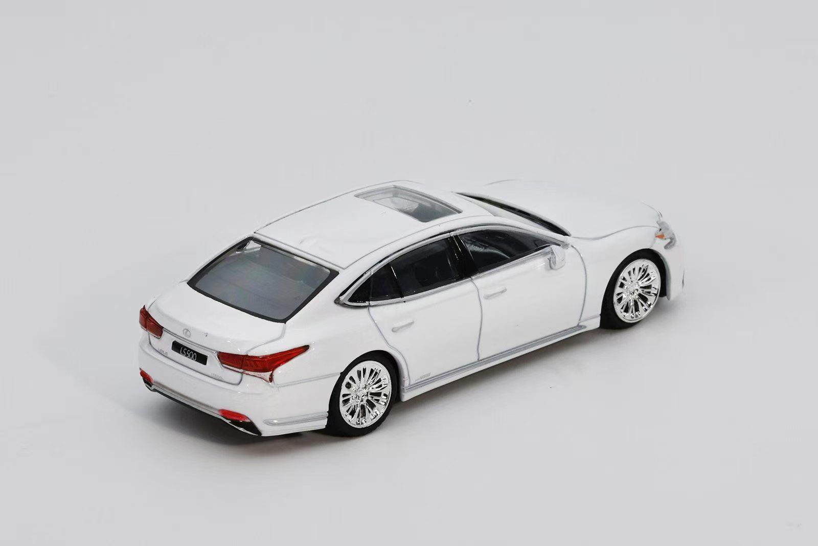 GCD x ENCHERY 1:64 Lexus LS500h LHD (2 Colours) GE-004-17/GE-004
