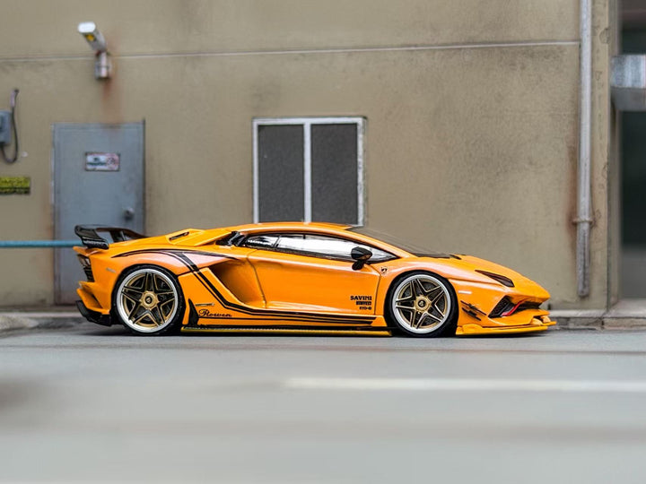 [Preorder] Rotating Wheel 1:64 Rowen Lamborghini Aventador S - Iridescent Yellow