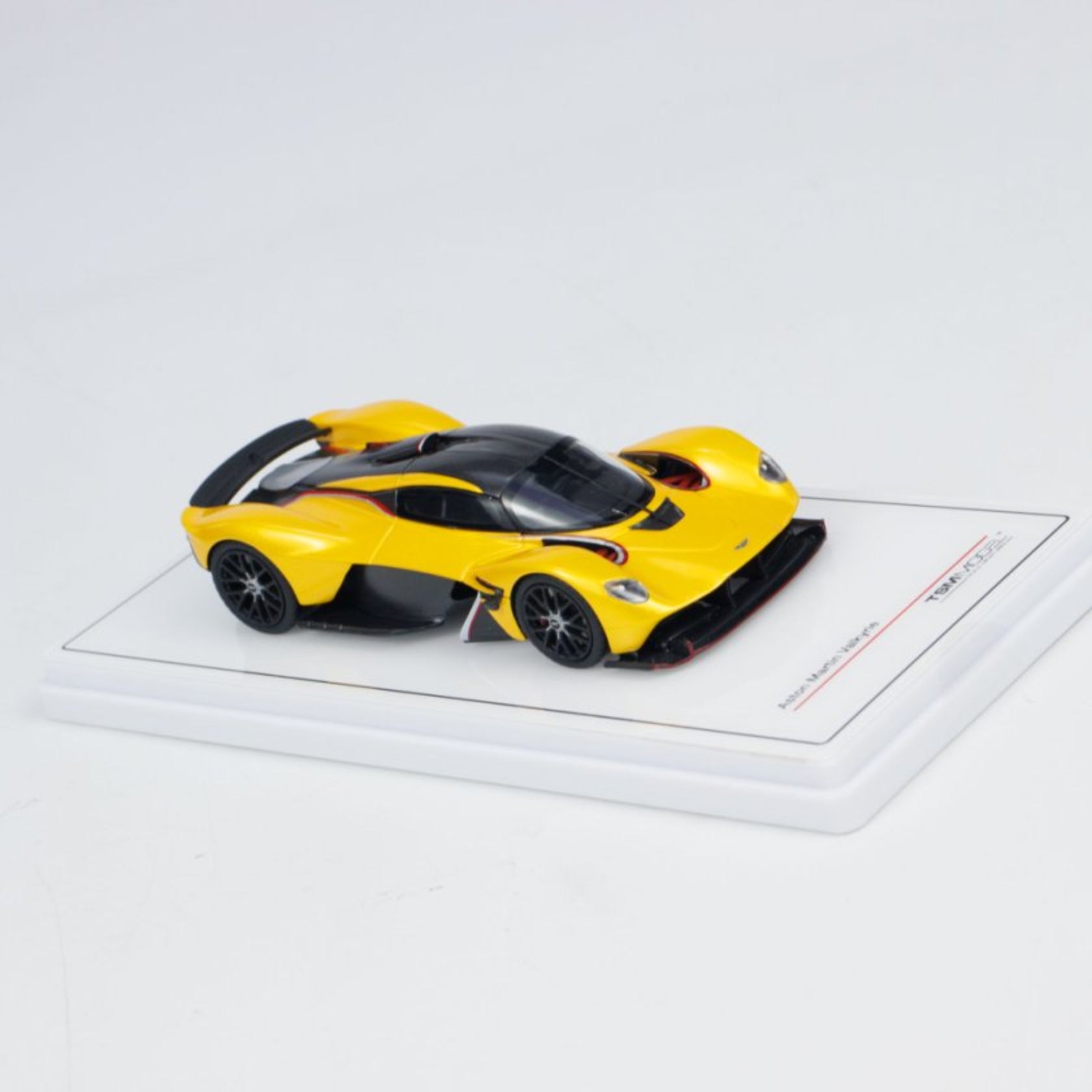 TSM 1:43 Aston Martin Valkyrie Sunburst Yellow TSM430773 – Horizon