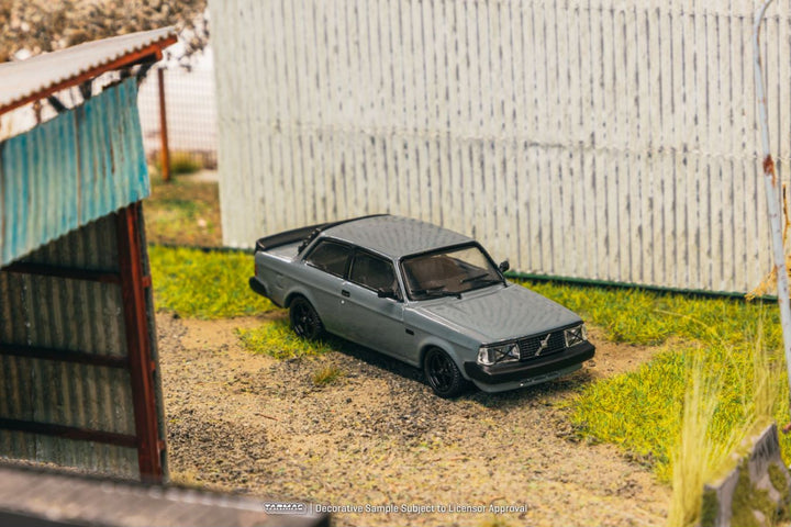 [Preorder] Tarmac Works 1:64 Volvo 242 Custom Grey T64R-050-GRY