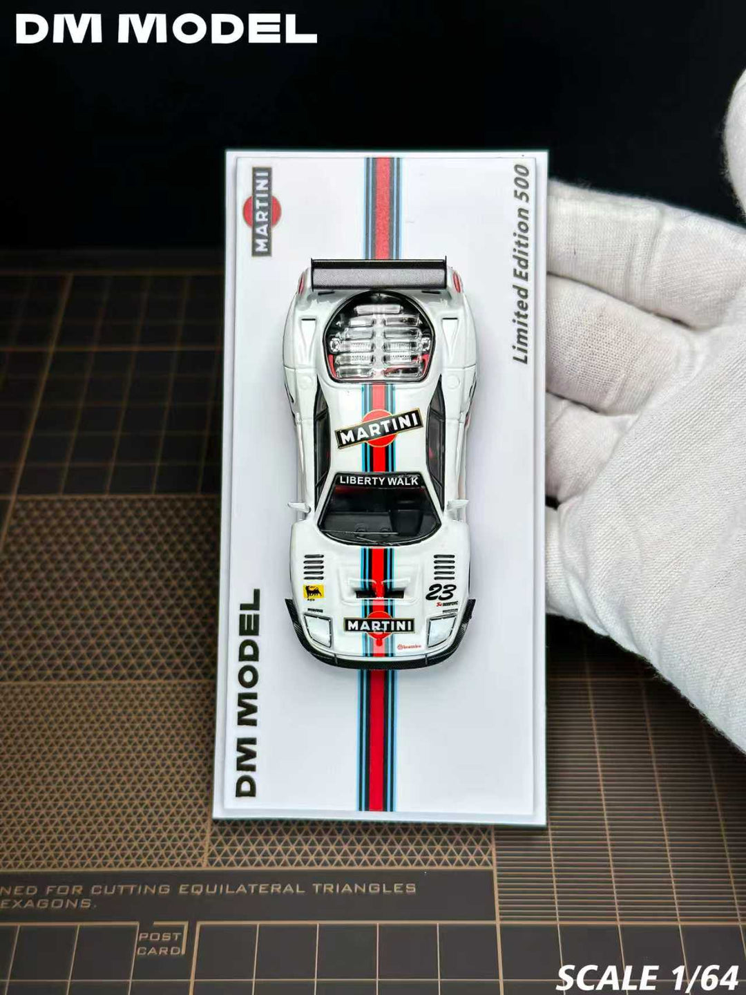 [Preorder] DM Model 1:64 LBWK Ferrari F40 White (2 Versions)