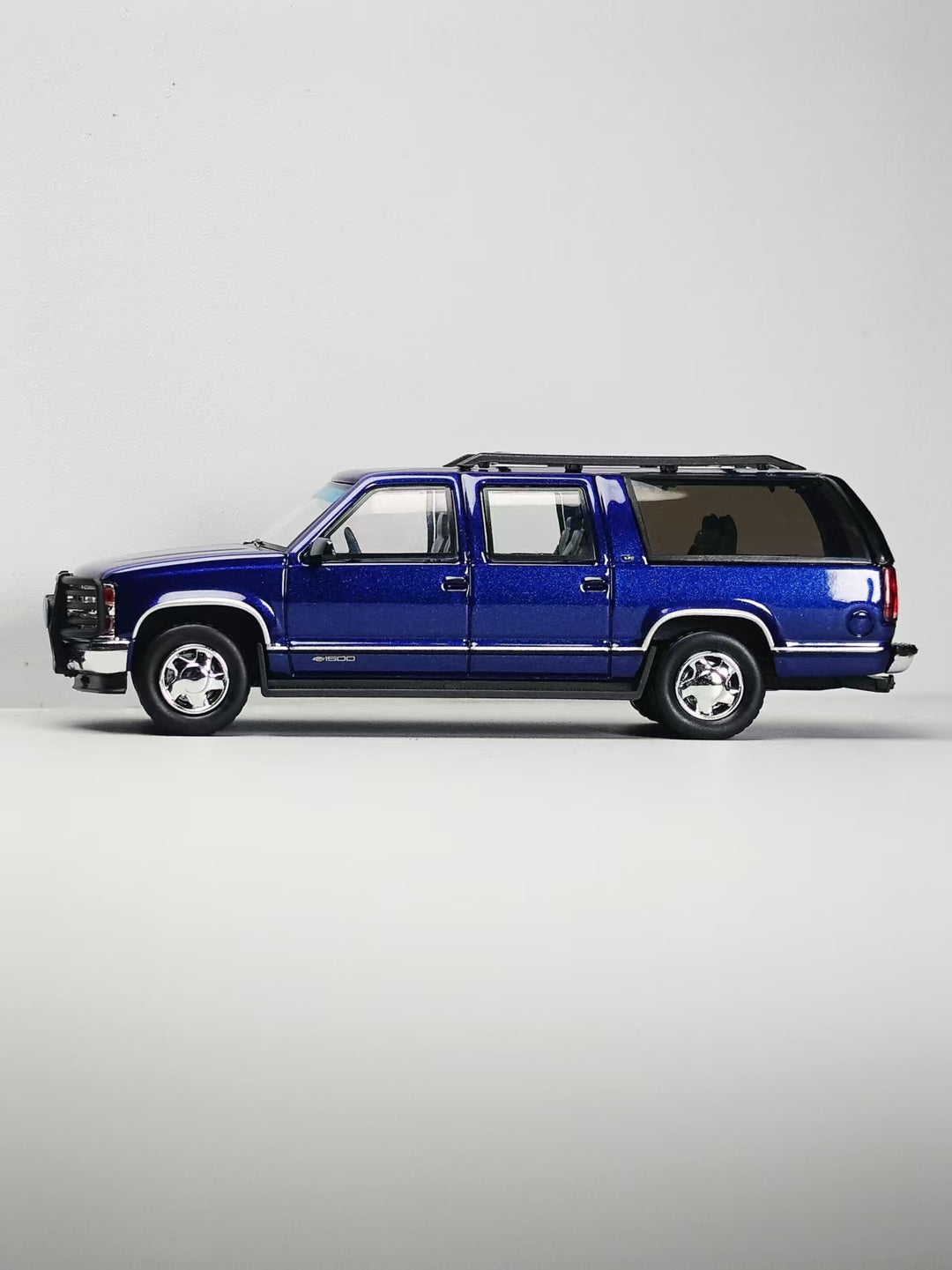 [Preorder] BLISS 1:64 Chevrolet Suburban (2 Colours)