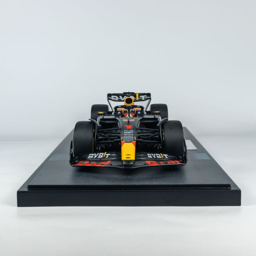 MINICHAMPS 1:12 RED BULL RACING HONDA RB19 - MAX VERSTAPPEN - 2ND PLACE QATAR SPRINT RACE - WORLD CHAMPION 2023