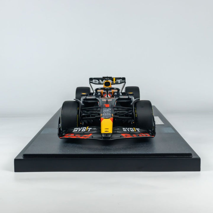 MINICHAMPS 1:12 RED BULL RACING HONDA RB19 - MAX VERSTAPPEN - 2ND PLACE QATAR SPRINT RACE - WORLD CHAMPION 2023