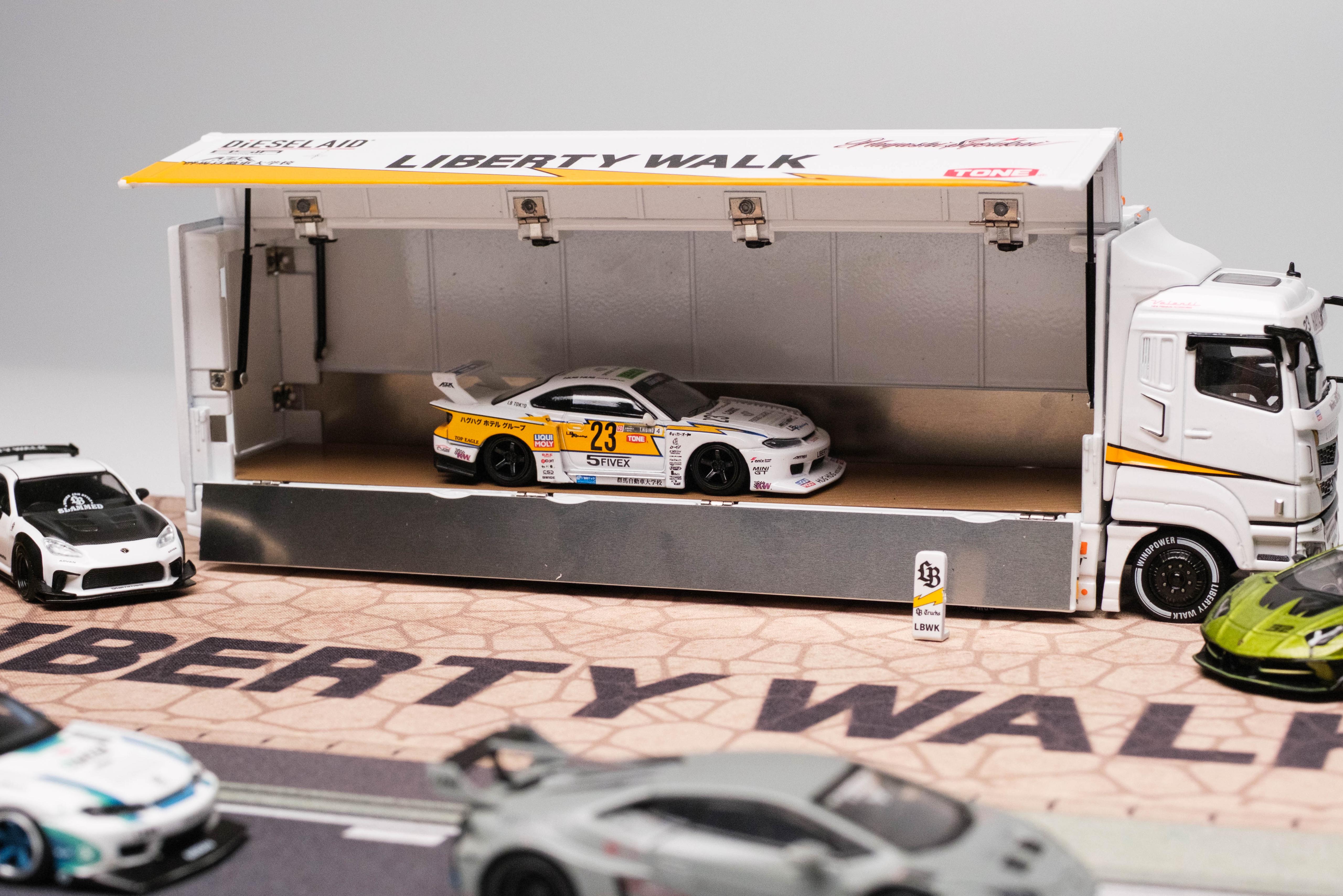 Preorder] Dream Customs - LBWK HQ Desktop Diorama (2 Versions