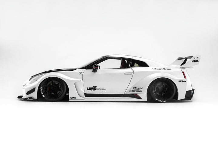 [Preorder] MOTORHELIX 1:18 LB-SILHOUETTE WORKS GT NISSAN 35GT-RR VER.2 (2 Colours) M80803/ M80801