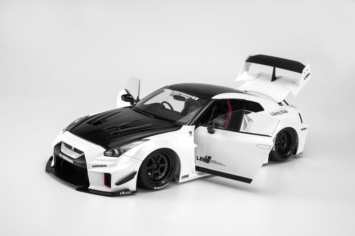 [Preorder] MOTORHELIX 1:18 LB-SILHOUETTE WORKS GT NISSAN 35GT-RR VER.2 (2 Colours) M80803/ M80801