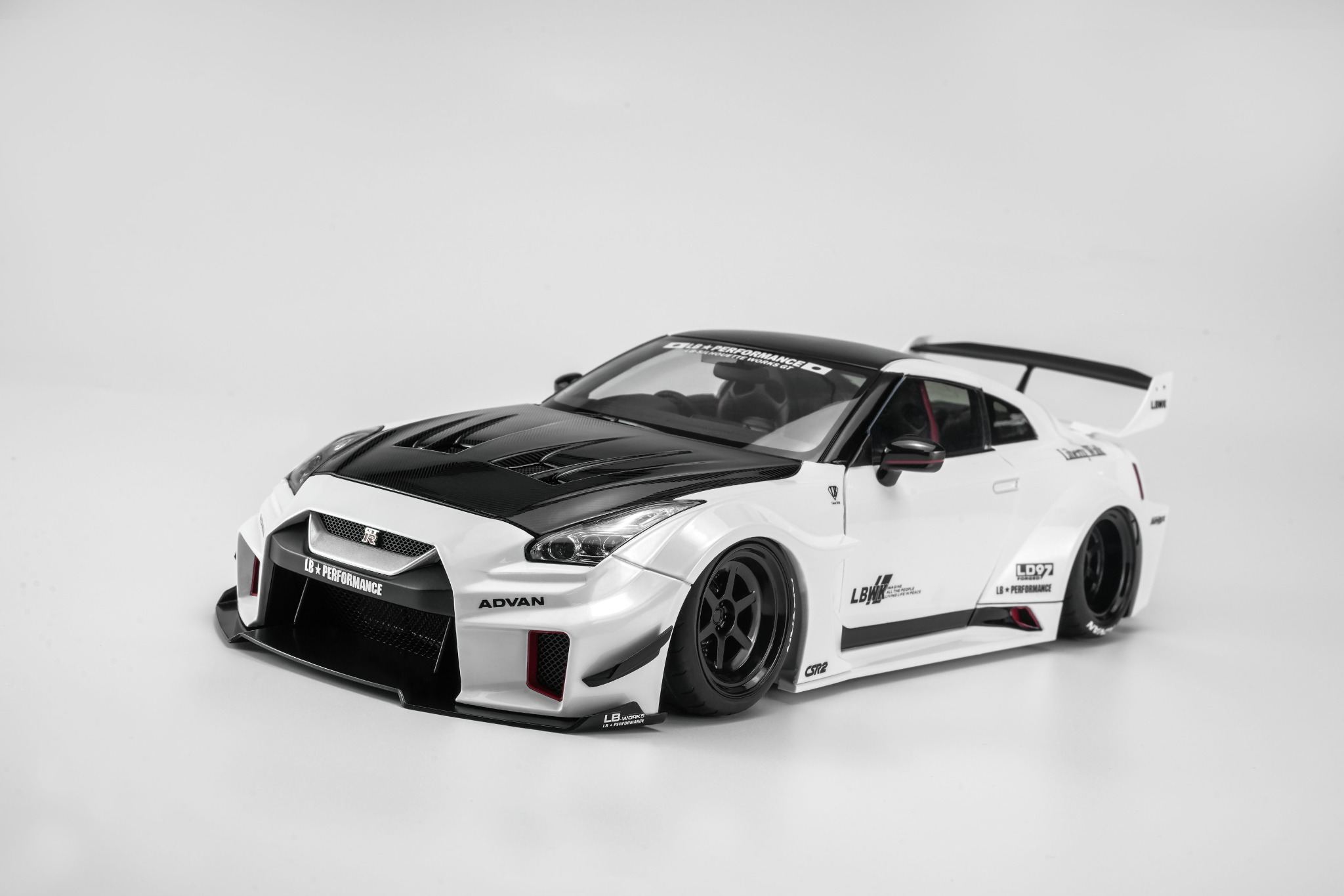 Preorder] MOTORHELIX 1:18 LB-SILHOUETTE WORKS GT NISSAN 35GT-RR