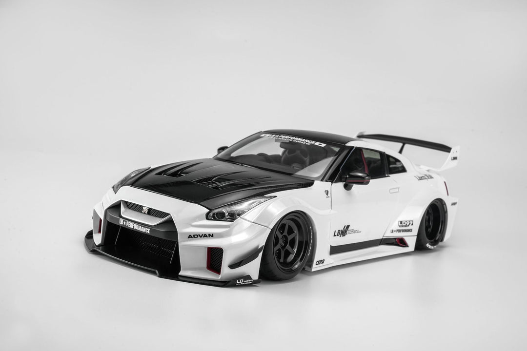 [Preorder] MOTORHELIX 1:18 LB-SILHOUETTE WORKS GT NISSAN 35GT-RR VER.2 (2 Colours) M80803/ M80801