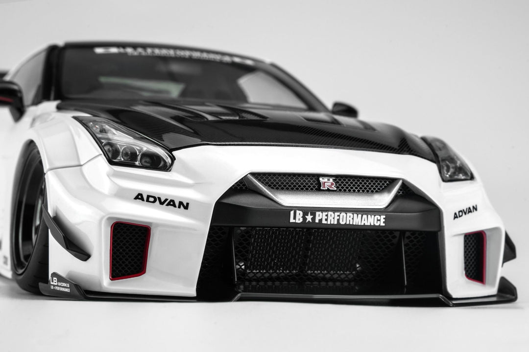 [Preorder] MOTORHELIX 1:18 LB-SILHOUETTE WORKS GT NISSAN 35GT-RR VER.2 (2 Colours) M80803/ M80801