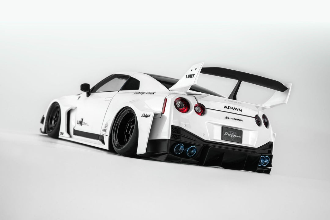 [Preorder] MOTORHELIX 1:18 LB-SILHOUETTE WORKS GT NISSAN 35GT-RR VER.2 (2 Colours) M80803/ M80801