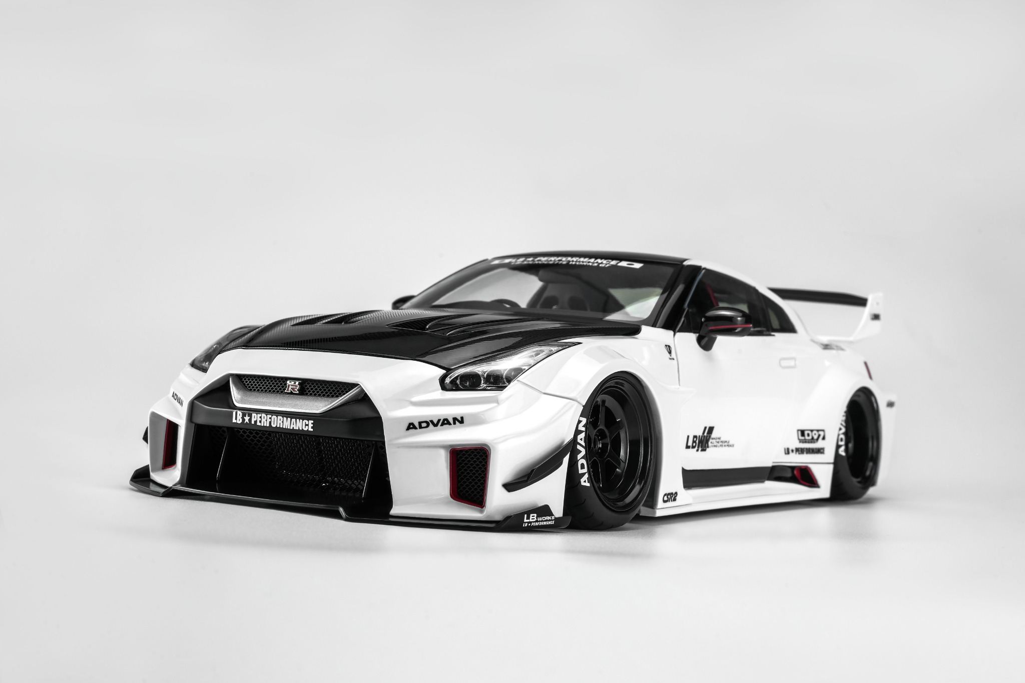Preorder] MOTORHELIX 1:18 LB-SILHOUETTE WORKS GT NISSAN 35GT-RR