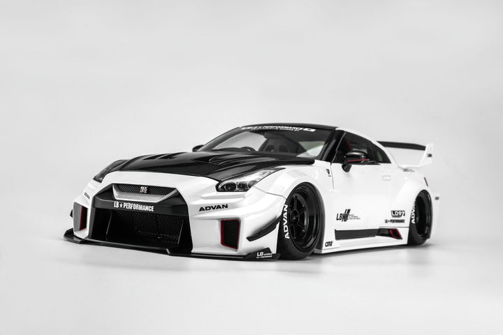 [Preorder] MOTORHELIX 1:18 LB-SILHOUETTE WORKS GT NISSAN 35GT-RR VER.2 (2 Colours) M80803/ M80801