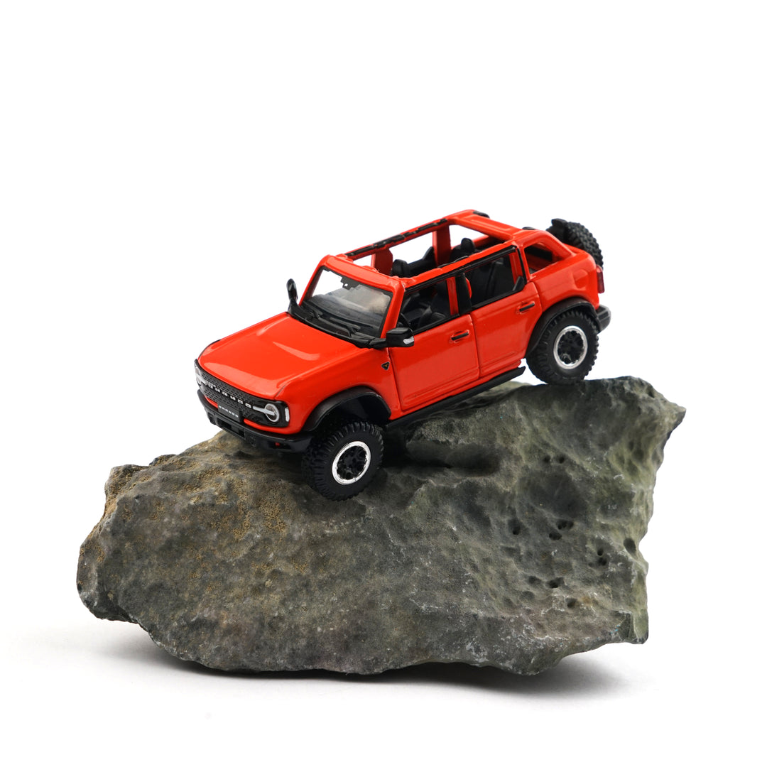 [Preorder] XCARTOYS 1:64 Ford Bronco Gen6 - Orange with all terrain crossing gear set X32-02