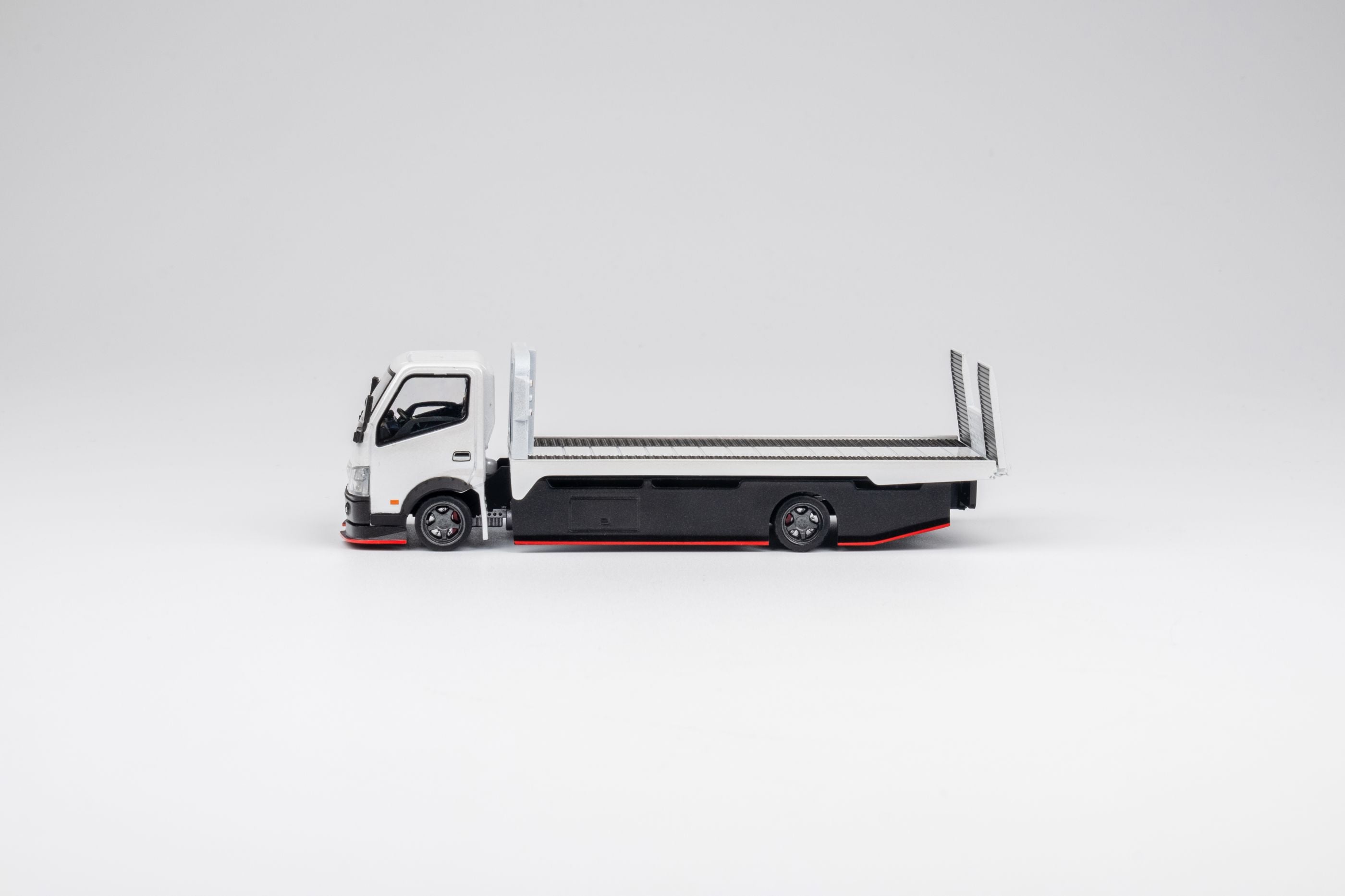 [Preorder] Microturbo 1:64 Custom Flatbed Tow Truck - Metallic White