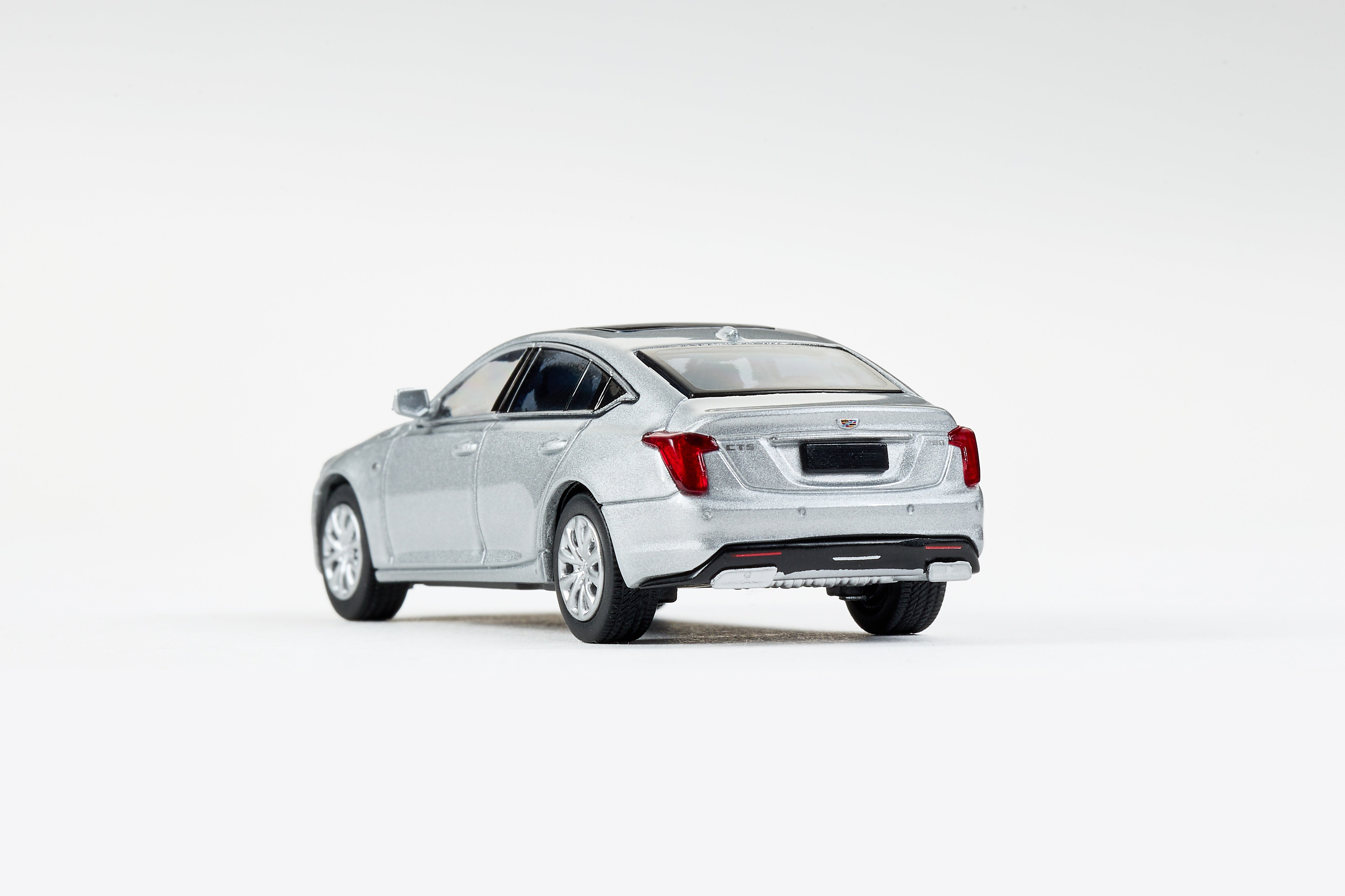 Masdi 1:64 Cadillac CT5 Silver CD1104 – Horizon Diecast