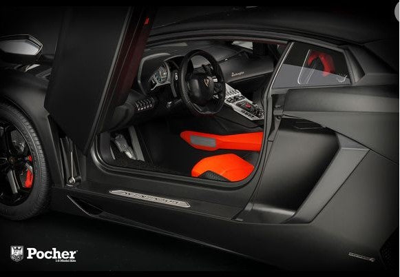Pocher 1:8 Model Kits Lamborghini Aventador LP 700-4 Roadster Nero