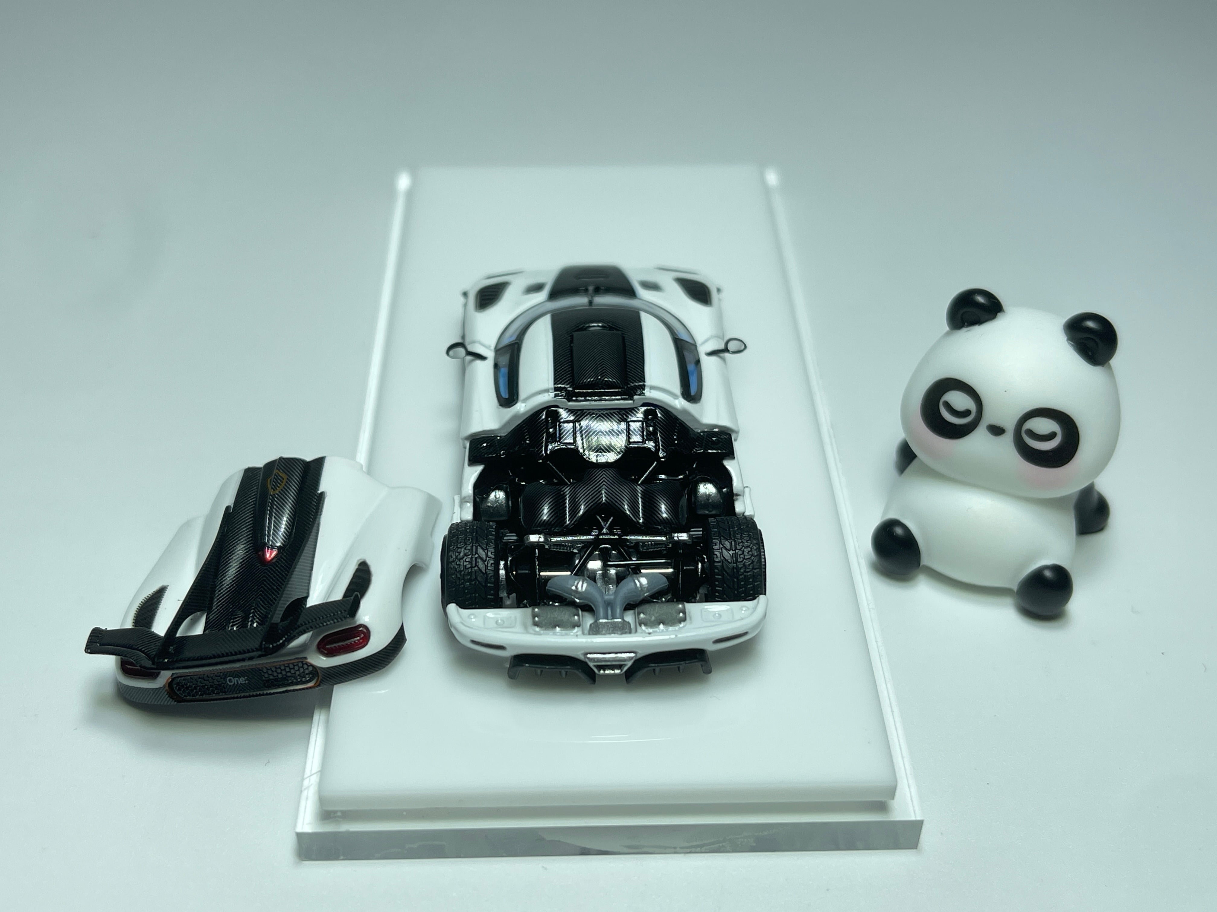 Fine works 1:64 Koenigsegg Panda Limited Edition – Horizon Diecast