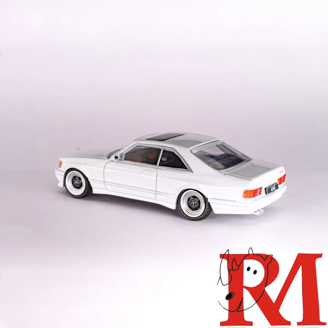 Rhino Model 1:64 Mercedes-Benz 560 SEC AMG (W126) (2 Colors