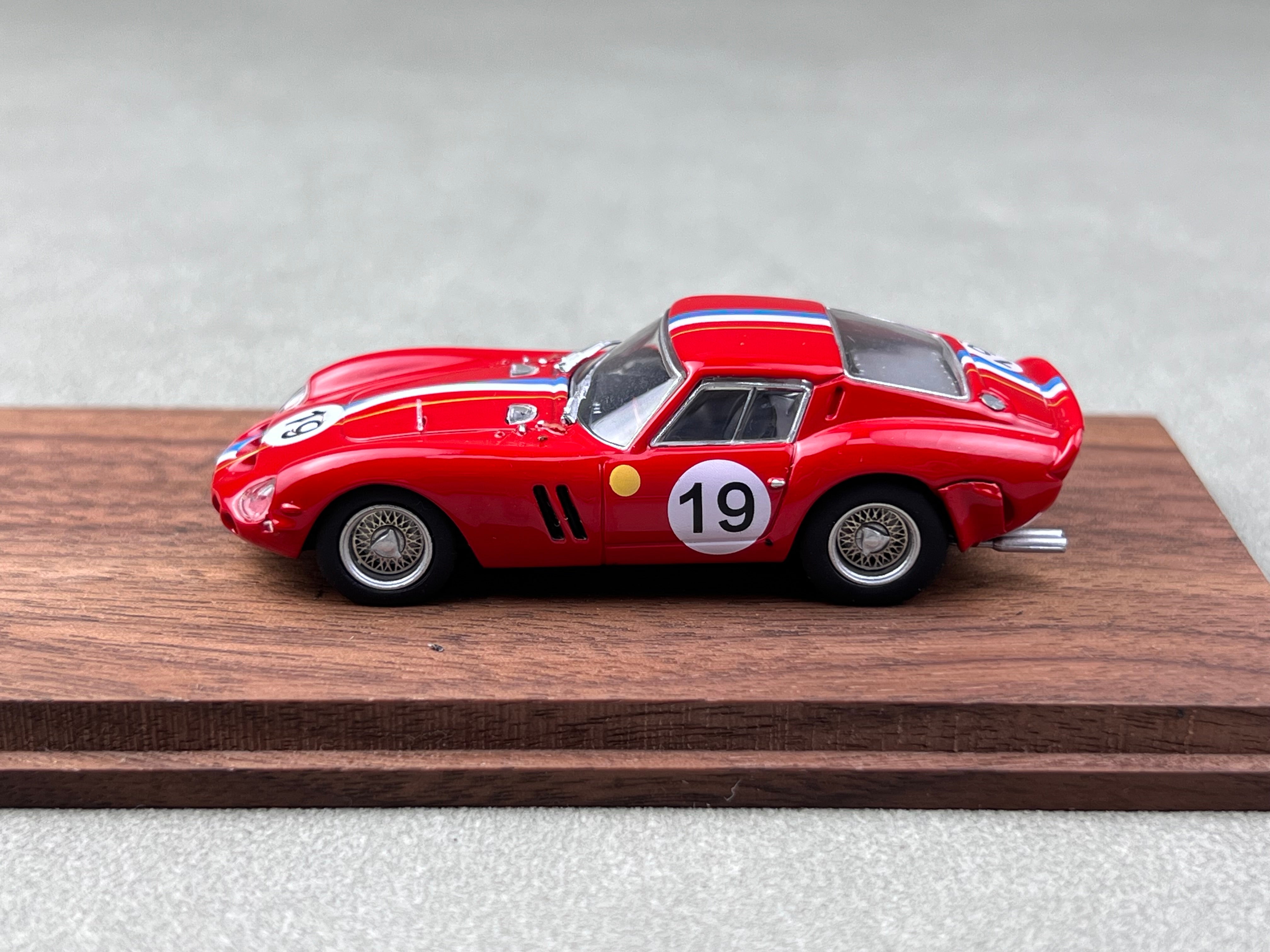 Finclassically 1:64 250 GTO (2 Colors) – Horizon Diecast