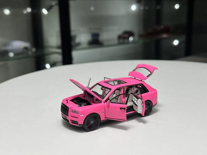 DCM 1:64 Rolls Royce Cullinan Pink/ Red