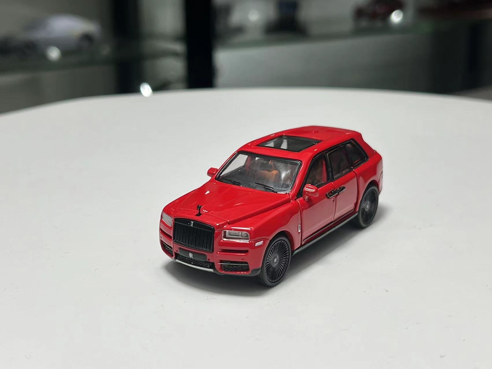 DCM 1:64 Rolls Royce Cullinan Pink/ Red – Horizon Diecast