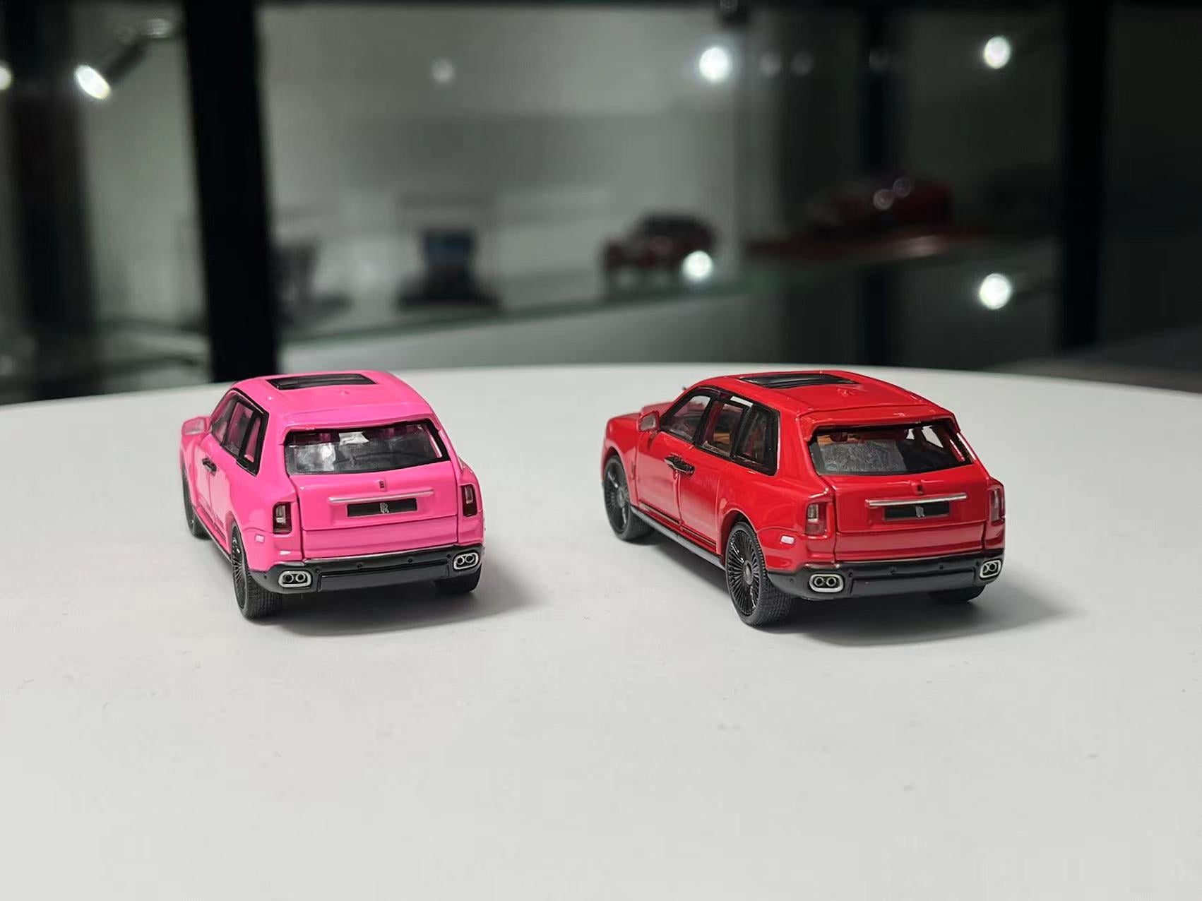 DCM 1:64 Rolls Royce Cullinan Pink/ Red – Horizon Diecast