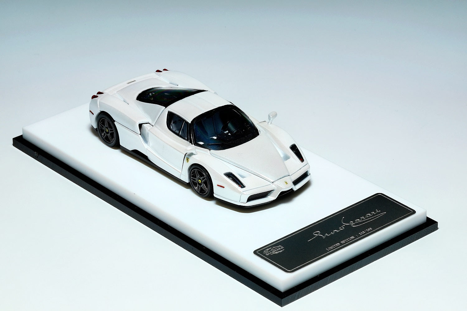 【即購入ok!!】1/64 King Model ENZO Ferrari King Model 1:64 Enzo Metallic White – Horizon Diecast