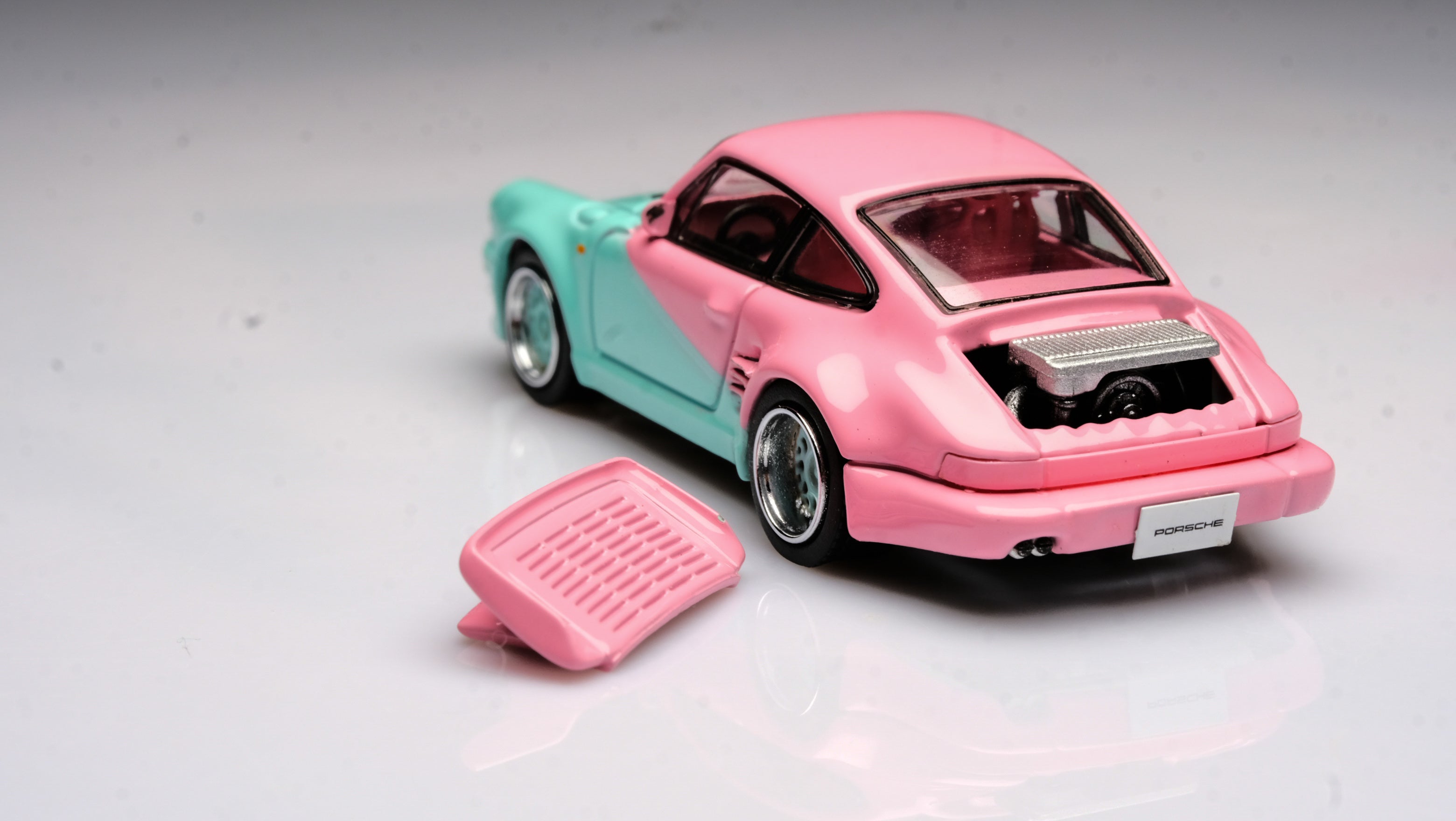 Master 1:64 Porsche 911 (930) Turbo - Pink/Green – Horizon Diecast