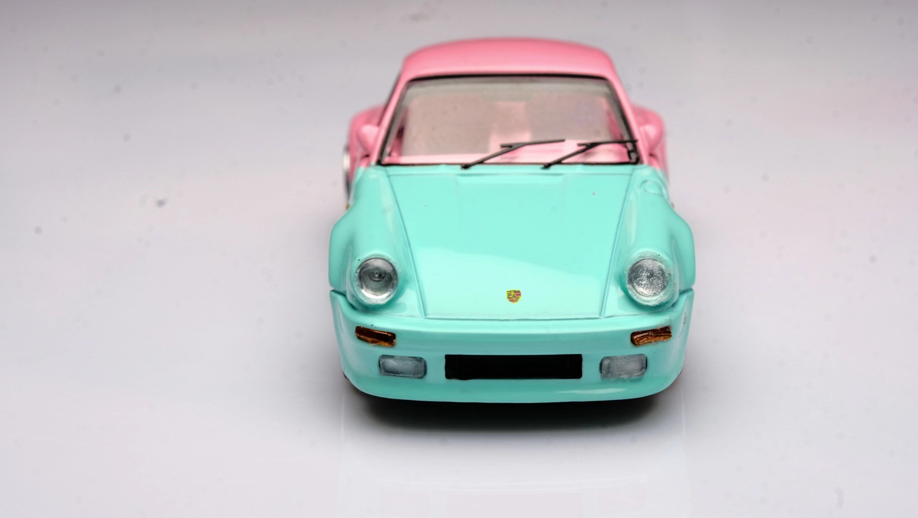 Master 1:64 Porsche 911 (930) Turbo - Pink/Green – Horizon Diecast