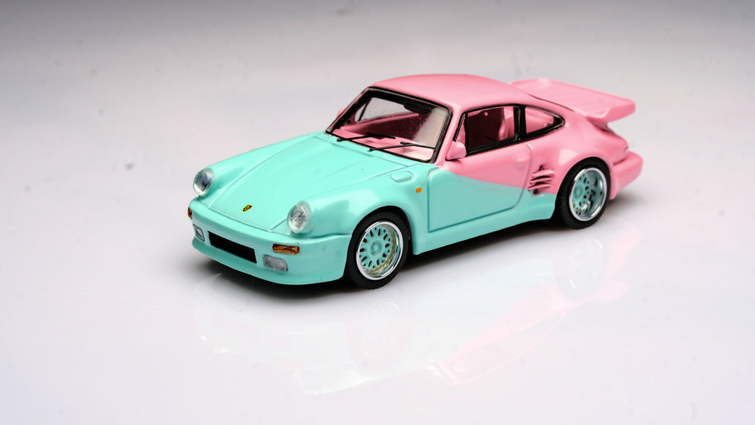 Master 1:64 Porsche 911 (930) Turbo - Pink/Green