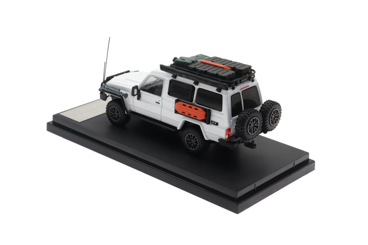 [Preorder] Autobots Models 1:64 Toyota Land Cruiser J70 off-road modified version of LC78 troop carrier (3 Colors)