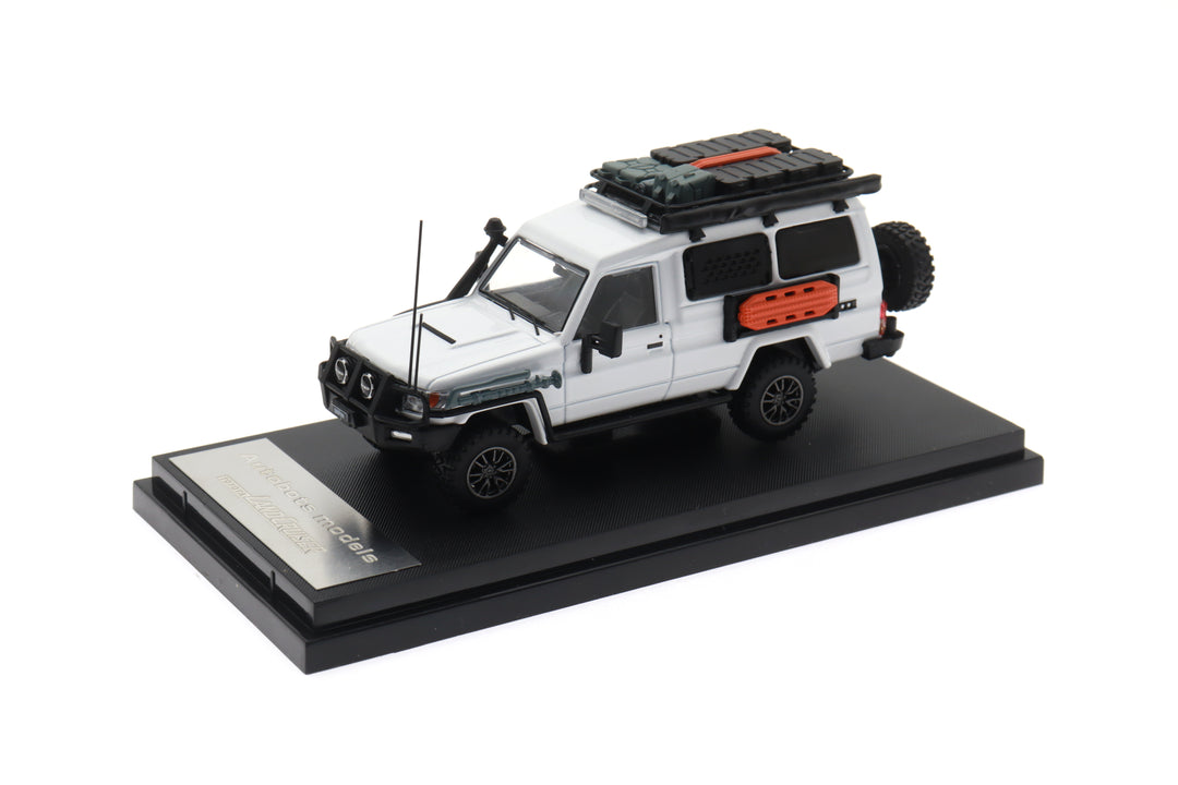 [Preorder] Autobots Models 1:64 Toyota Land Cruiser J70 off-road modified version of LC78 troop carrier (3 Colors)