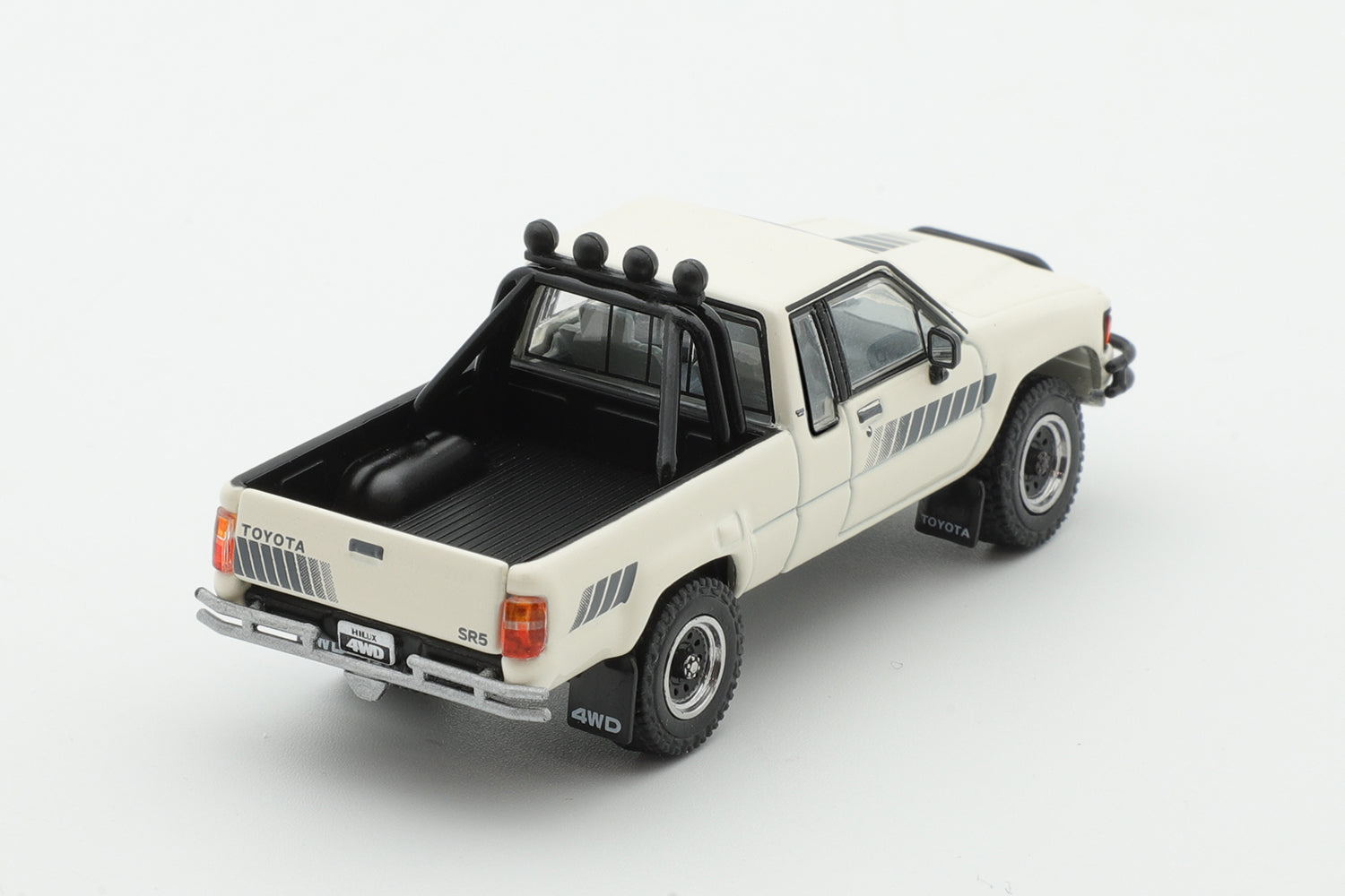 GCD 1:64 Toyota Hilux SR5 XTRA Cab -LHD BEIGE KS-062-396 – Horizon