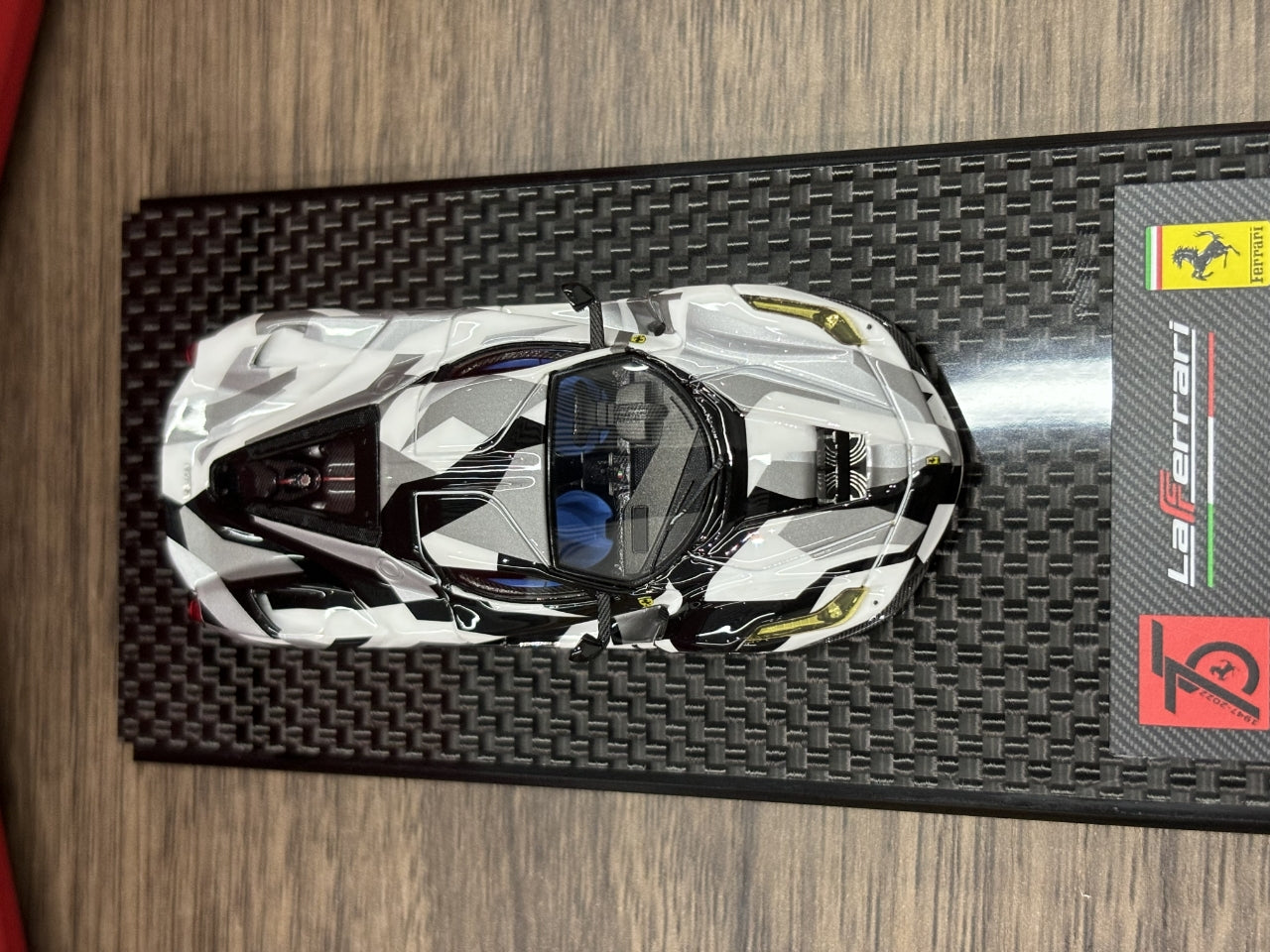DMH 1:64 La Ferrari Camouflage Livery – Horizon Diecast