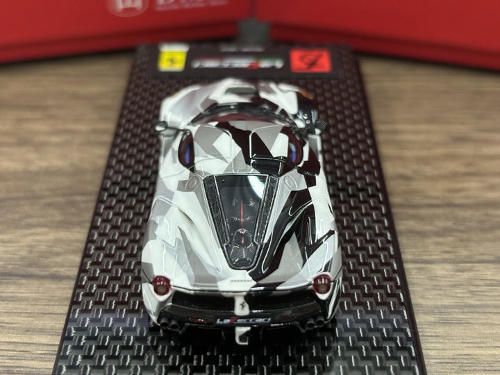 DMH 1:64 La Ferrari Camouflage Livery